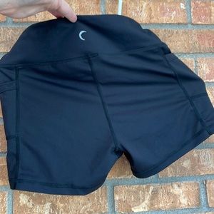 Large Zyia Activewear Shorts, Never worn, side pockets